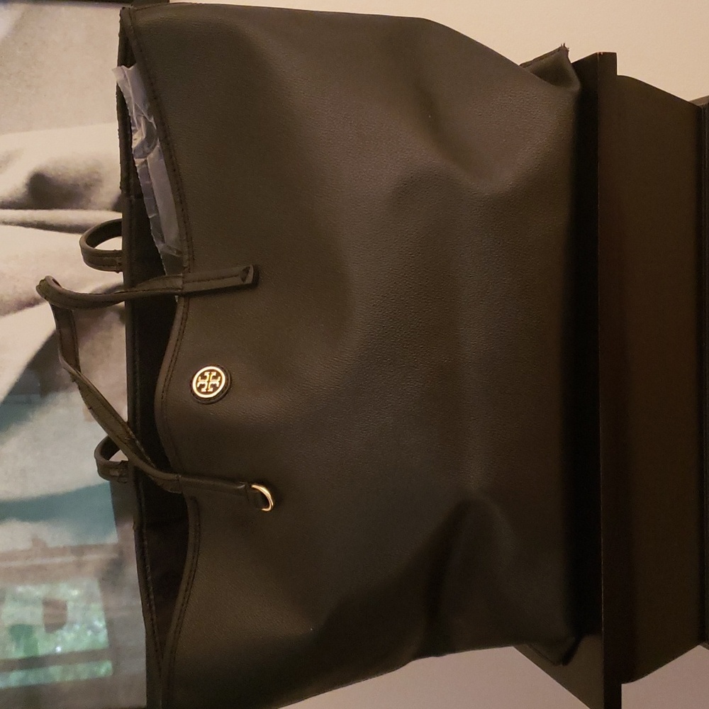 Tory burch black tote.